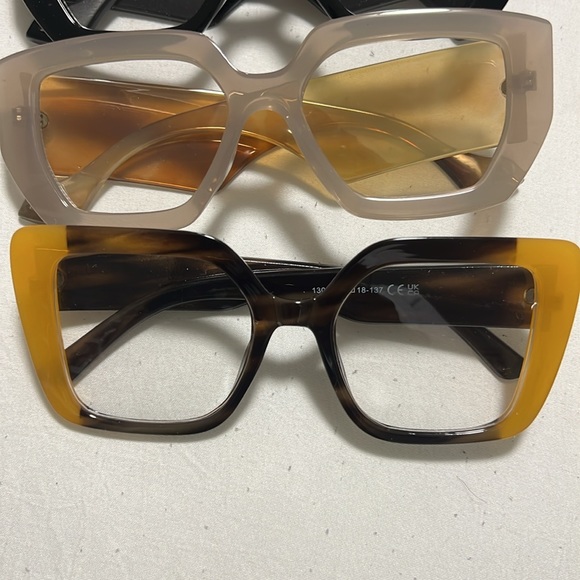 Stylish and Cute Glasses 🤓 - Picture 2 of 3